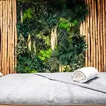 Le Diamond Rock 5* Тинь
